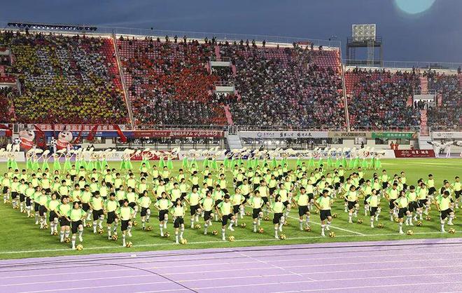 曼联官宣巴莱巴7000万转会!穿20号圆儿时梦,铁腰自曝为何钟情红魔