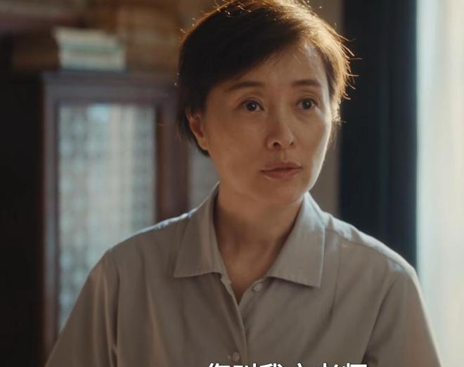 男子家中漏水花6800元找人上门补漏,维修人员灌了100多斤胶水,结果房顶被钻穿,下雨后漏水问题加重;包工头承认错误:退4000余元