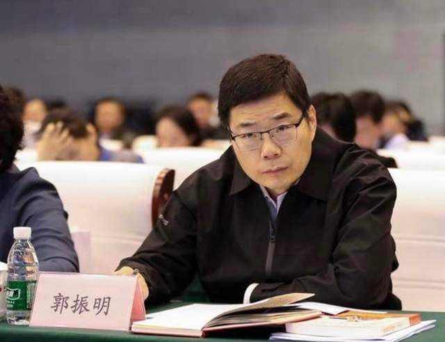 福登：季前赛的训练非常艰苦，我们正在慢慢适应湿热的天气