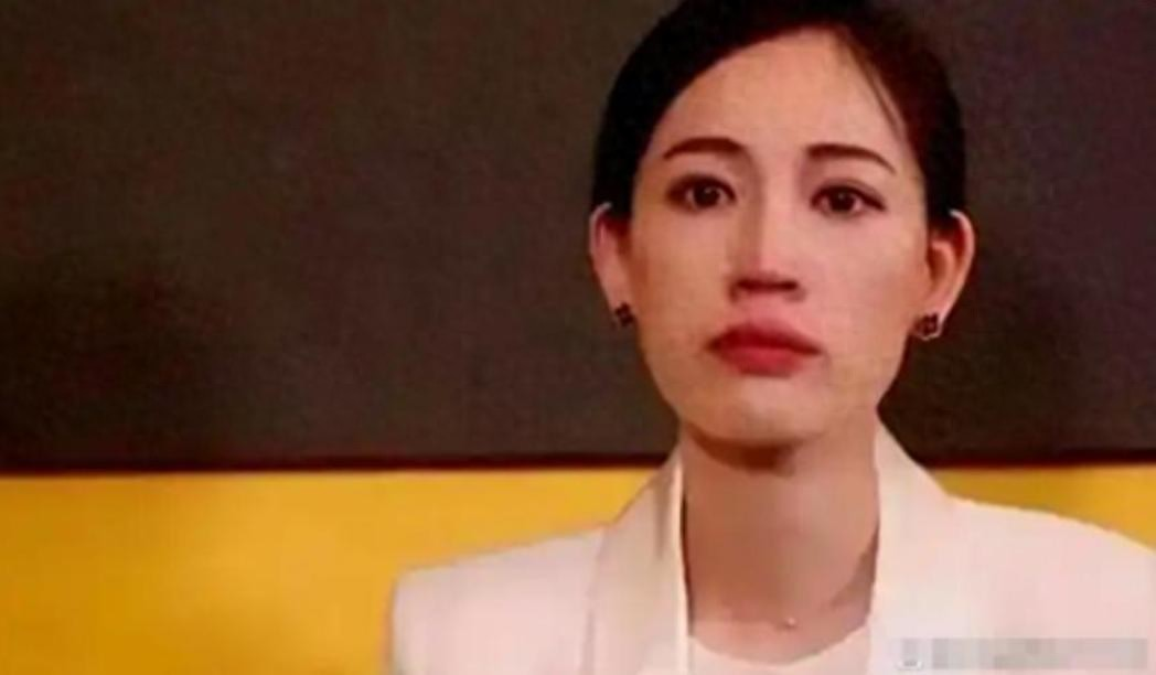 冉莹颖哭诉邹市明拖累全家,网友扒出工商信息:她才是15家公司老板