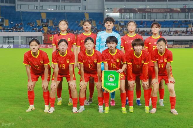 6中1!女篮首发中锋多次空篮不中+场上散步,距离开国家队不远了