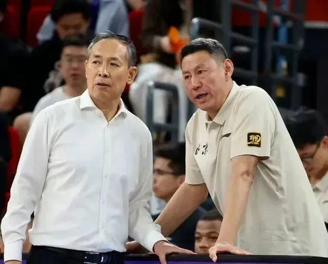 正式确定!CBA明星内线离队,拒绝顶薪合同