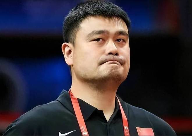 宏远速递!陈老板做重要决定,朱芳雨交接完成正式离队,黄明依将续约