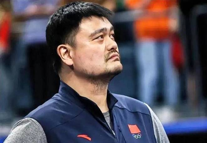 宏远速递!陈老板做重要决定,朱芳雨交接完成正式离队,黄明依将续约