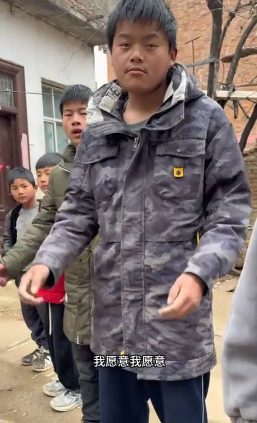 勇士内部人士:库里不会申请交易 双方有意续约最高签2年1.367亿