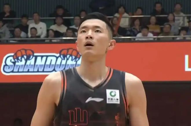 中国男篮重大调整，球迷评价混子球员被淘汰，胡明轩受伤回归