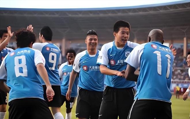 巴西队官宣换人!4000万边卫无缘世界杯+1位置告急,曼联新援顶替
