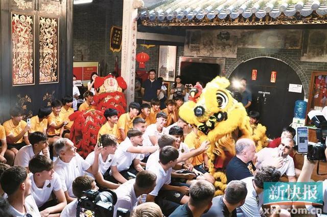 《人民日报》罕见发文，对谢娜巡演明确定性：无实力收割流量！
