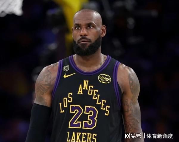 詹姆斯真是香饽饽，勇士队、骑士队、热火队等队用语音留言招募他